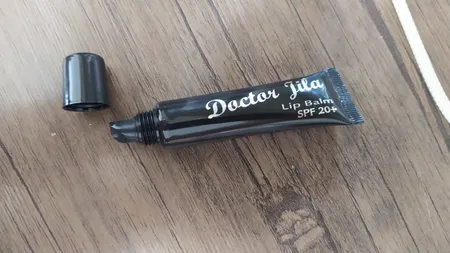 بالم لب دکتر ژیلا مدل B01 وزن 12 گرم