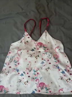 لباس خواب زنانه مدل ساتن ابریشم طرح فلامینگو کد 66604 به همراه کش مو