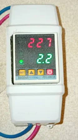 محافظ ولتاژ 63 آمپر لویول مدل PIYC-63