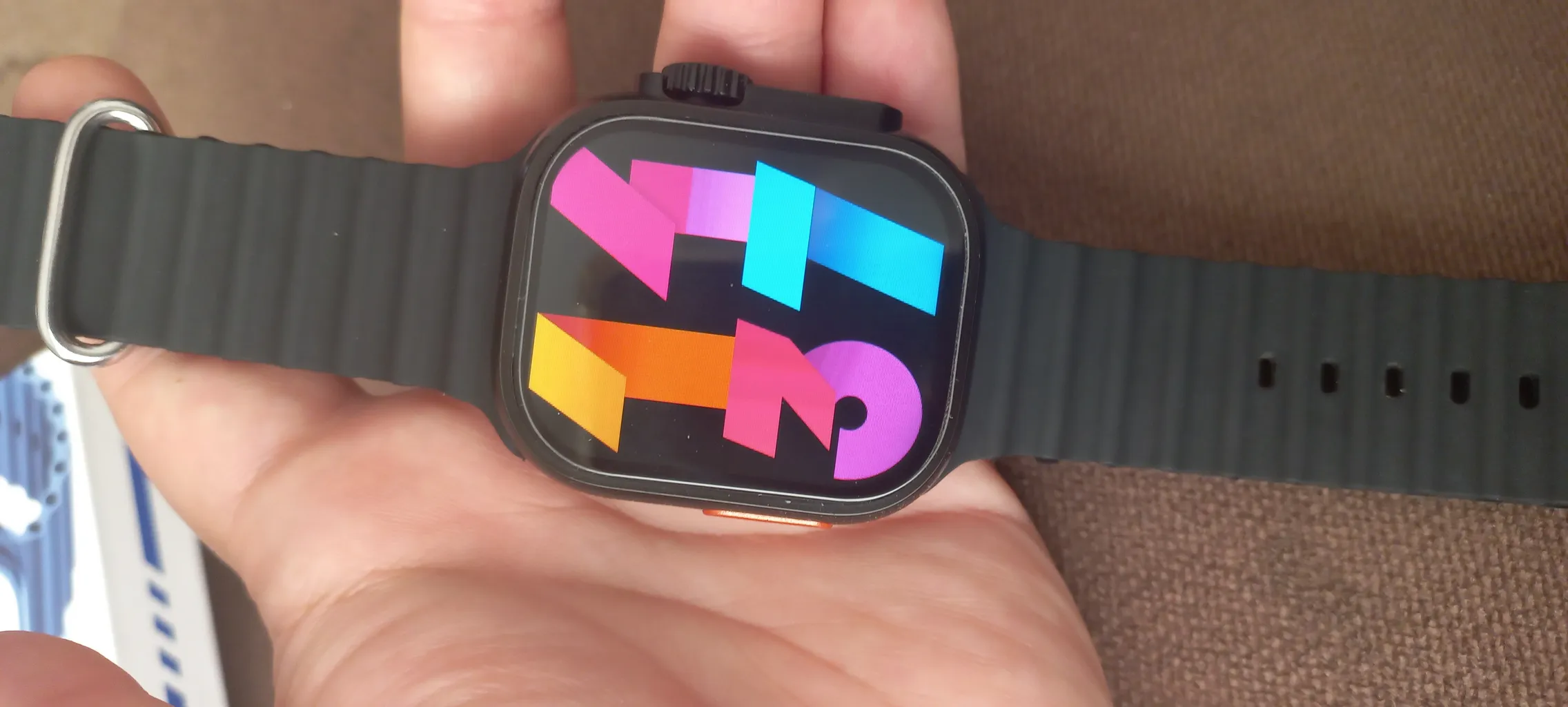 ساعت هوشمند مدل Germany KW900 ULTRA2 دارای قابلیت های صفحه نمایش رنگی بند سیلیکون