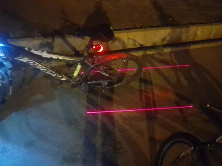 چراغ عقب دوچرخه مدل لیزری