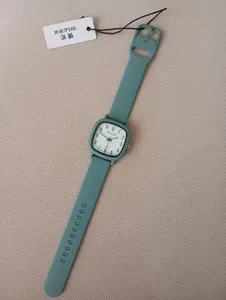 تجریه خرید ساعت مچی عقربه ای بولون مدل بند پیو ضد آلرژی 2