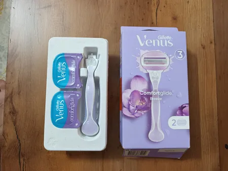 خود تراش ژیلت مدل Venus Comfortglide Breeze