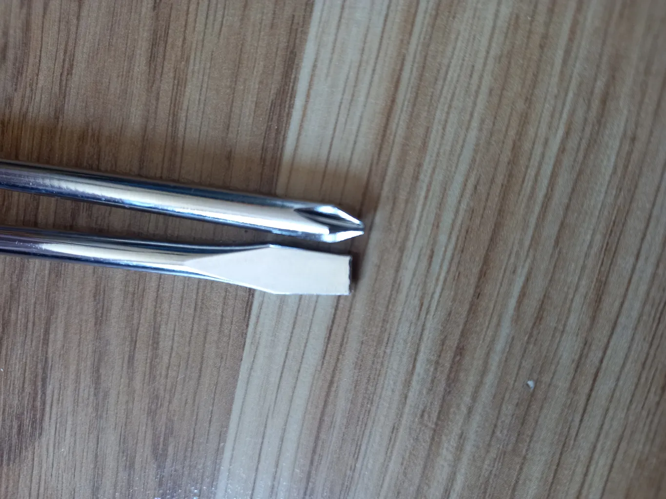 پیچ گوشتی چهارسو توسن مدل  T905