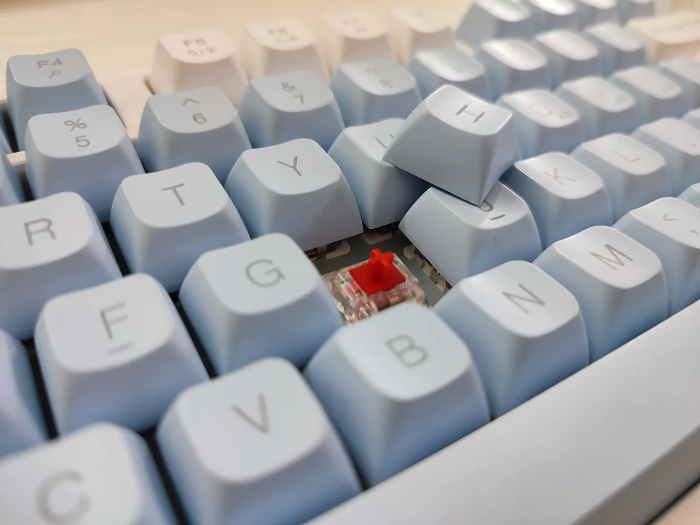 کیبورد گیمینگ بی سیم لاجی کی مدل K420W، سوییچ مکانیکال قرمز، Tenkeyless، نورپردازی RGB