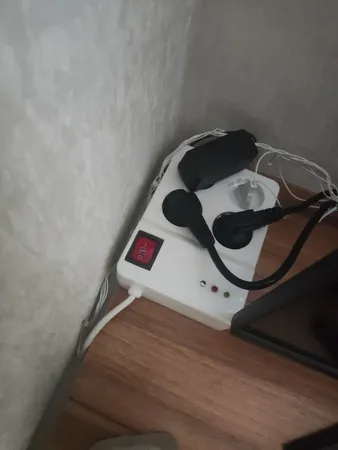 محافظ ولتاژ و چند راهی برق بالاس نور مدل BL-4