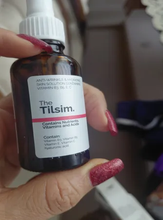 سرم ضد چروک و آبرسان پوست تیلسیم مدل هیالورونیک اسید مناسب برای انواع پوست حجم 30 میلی لیتر