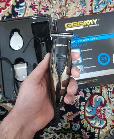 ماشین اصلاح موی سر و صورت و بدن جیمی مدل GM-830، اصلاح به صورت خط زن، قابلیت تنظیم سرعت، منبع انرژی با آداپتور برق، تکنولوژی اصلاح به صورت برش مستقیم، اندازه اصلاح 0.2 میلی‌متر، به‌همراه برس تمیزکننده
