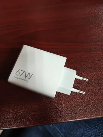شارژر دیواری 67 وات مدل poco x4 pro به همراه کابل تبدیل USB-C