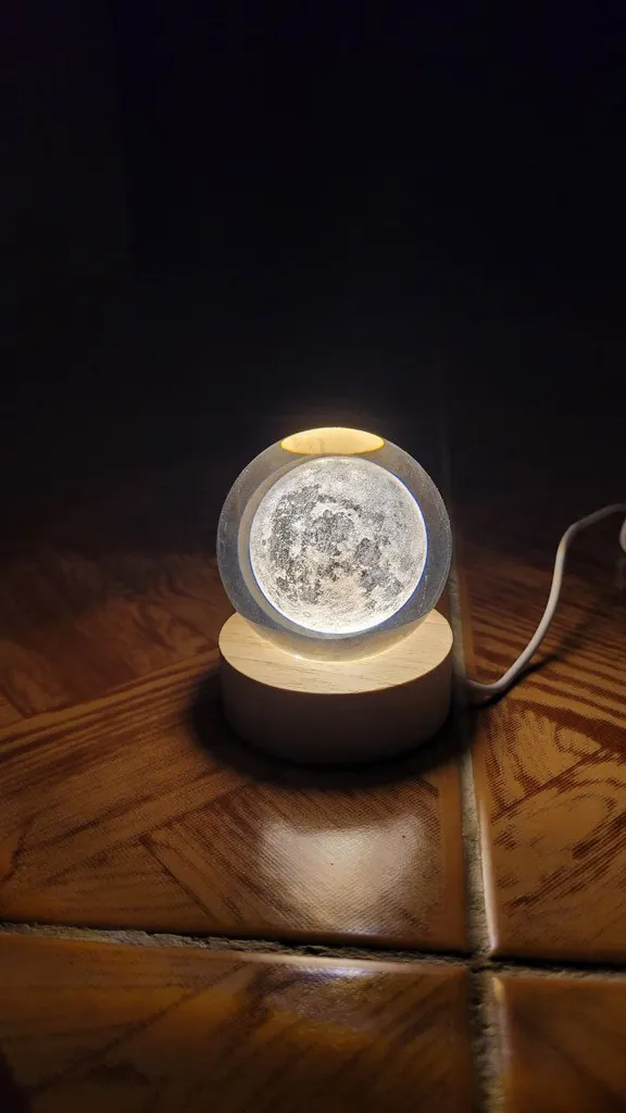 چراغ خواب مدل گوی کریستالی طرح ماه