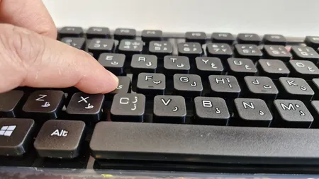 کیبورد تسکو مدل TK 8032 با حروف فارسی