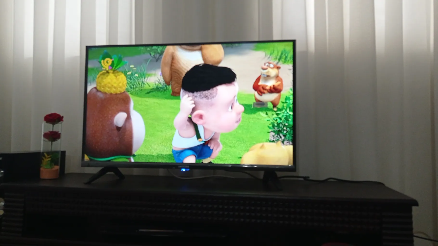 تلویزیون 32 اینچ ال ای دی ایستکول مدل TM-LED32HR01