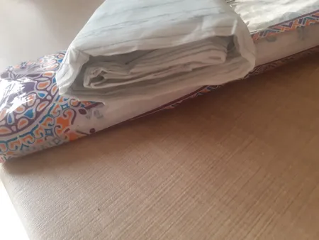 سفره یکبار مصرف طرح گل دار رول 50 متری مجموعه 2 عددی