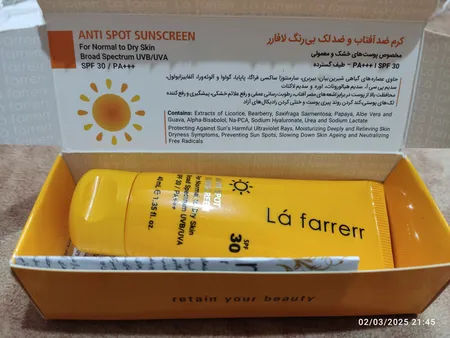 کرم ضدآفتاب و ضدلک بی‌رنگ لافارر مدل SPF30، مناسب پوست‌های خشک و معمولی، حجم 40 میلی‌لیتر