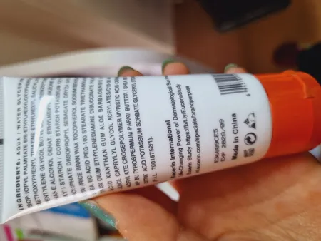 کرم ضد آفتاب بی رنگ اوسرین +SPF50 مدل Sensitive Protect مناسب پوست های حساس حجم 50 میلی لیتر