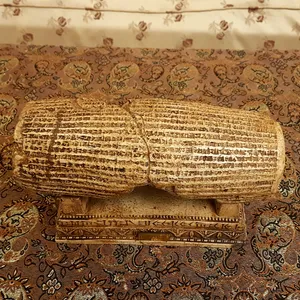 تجریه خرید مجسمه تندیس و پیکره شهریار طرح منشور آزادی ملل کد MO110