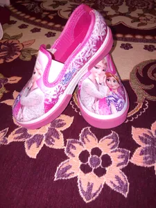 تجریه خرید کفش دخترانه رشد مدل فروزن SKH.3227