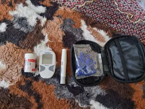 تجریه خرید دستگاه تست قند خون دیابان مدل SMM 1000 به همراه نوار تست قند خون بسته 25 عددی