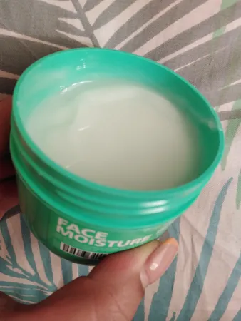 کرم آبرسان کامان سری واتربمب مدل VITAMIN C حجم 200 میلی‌لیتر