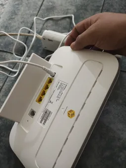 مودم 4G/TD-LTE ایرانسل مدل TF-i60 H1 همراه با سیم کارت دو قلو ایرانسل TD-LTE 4G