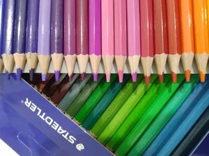 تجریه خرید مداد رنگی 48 رنگ استدلر مدل Soft coloured pencils طرح بالن‌ها کد 143C48LJ