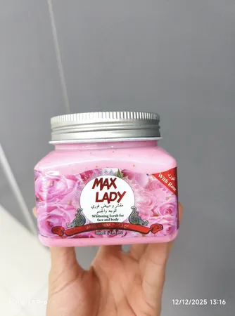 اسکراب لایه بردار پوست مکس لیدی مدل گل رز حجم 300 میلی لیتر