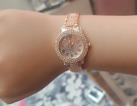 ساعت مچی عقربه ای زنانه مدل نگین دار دستبندی کد 1