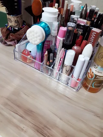 استند لوازم آرایشی مدل Ro01