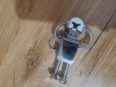 فلش مموری طرح آدم آهنی مدل UM-018 ظرفیت 32 گیگابایت