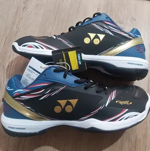 تجریه خرید کفش بدمینتون مدل Toassist