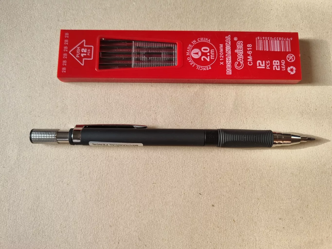 مداد نوکی 2.0 میلی متری مدل ZY-520 کد 520 به همراه نوک مداد نوکی