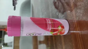 تجریه خرید شامپو بدن شون مدل Strawberry And Milk حجم 300 میلی لیتر