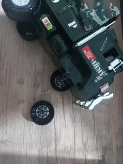 اسباب بازی جنگی مدل کامیون ارتشی حمل سربازان