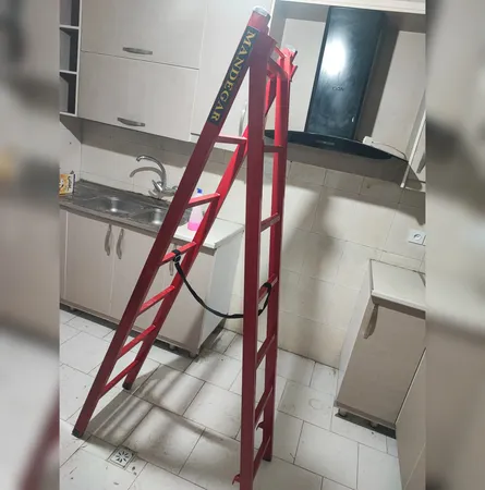 نردبان 14 پله ماندگار مدل صدف به همراه پایه تعادل