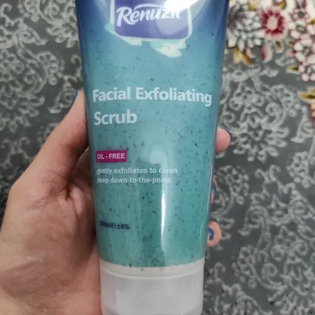 اسکراب لایه بردار روزانه رینوزیت مدل Deep action exfolianting حجم 200 میلی لیتر