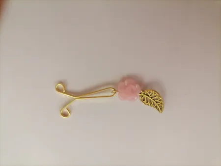 گیره روسری زنانه مدل گل رز 2020150