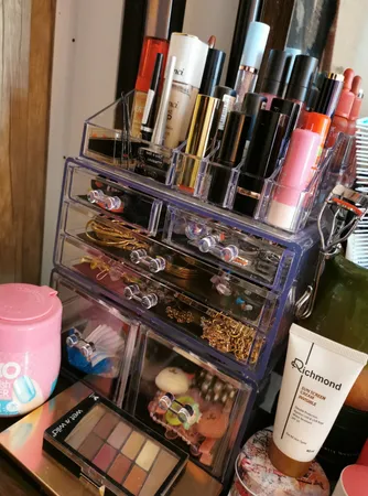 استند لوازم آرایشی مدل 06