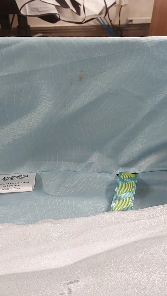 چمدان امریکن توریستر مدل OCTANS سایز متوسط