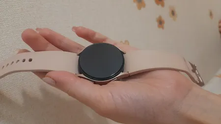 محافظ صفحه نمایش مدل شیشه ای مناسب برای ساعت هوشمند سامسونگ Galaxy watch4 active 40mm