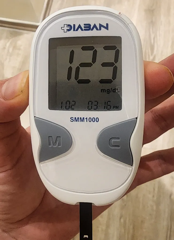 دستگاه تست قند خون دیابان مدل SMM1000 به همراه نوار تست قند خون مجموعه 5 عددی