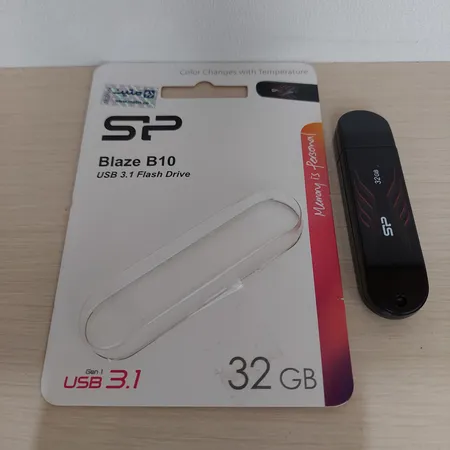 فلش مموری سیلیکون پاور مدل Blaze B10 ظرفیت 32 گیگابایت