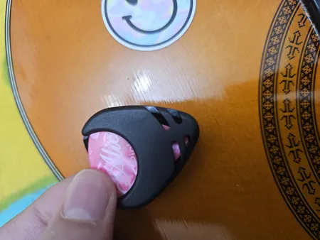 نگهدارنده پیک گیتار مدل VC40