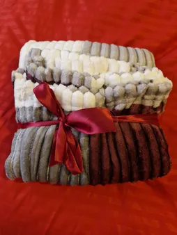 پتو مسافرتی طرح پلیسه کد W200  سایز 150×200 سانتی متر