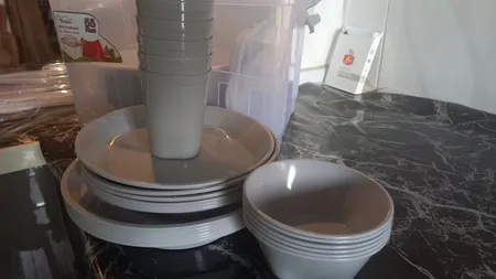 سبد پیک نیک 55 پارچه ونوس پلاستیک مدل N117