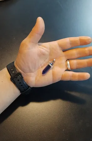 آویز گردنبند مدل منشوری