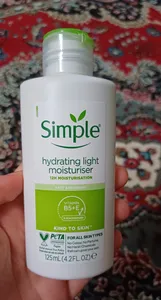 تجریه خرید کرم آبرسان سیمپل مدل Light مناسب انواع پوست حجم 125 میلی‌لیتر