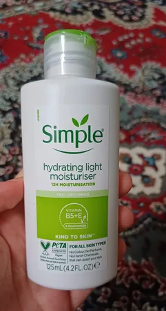 کرم آبرسان سیمپل مدل Light مناسب انواع پوست حجم 125 میلی‌لیتر