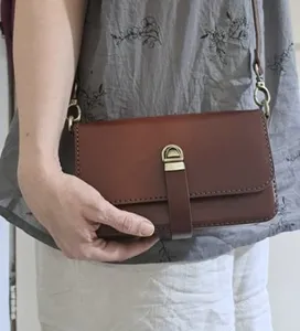 تجریه خرید کیف رودوشی زنانه خانه چرم آنا مدل 25735