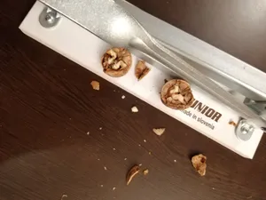 تجریه خرید گردو شکن یونیور مدل Professional 300