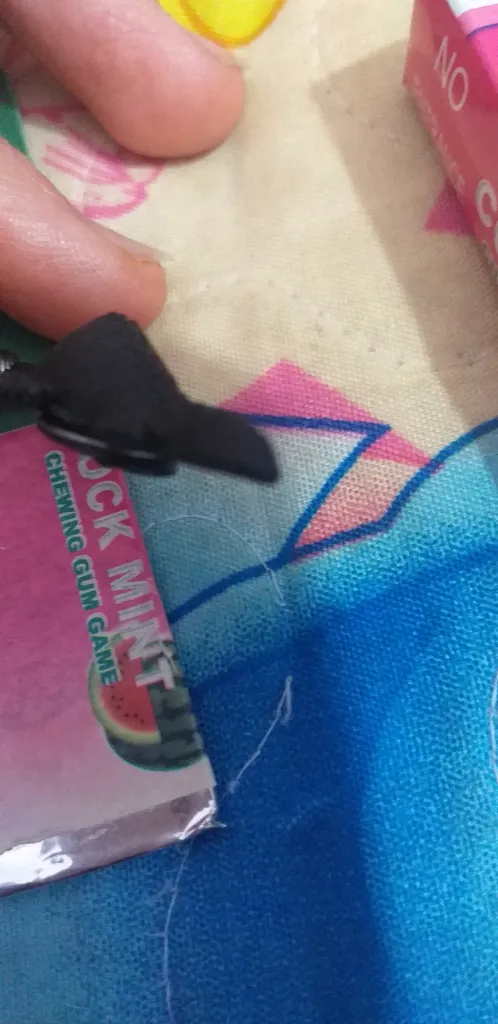 ابزار شوخی مدل آدامس سوسکی ma1